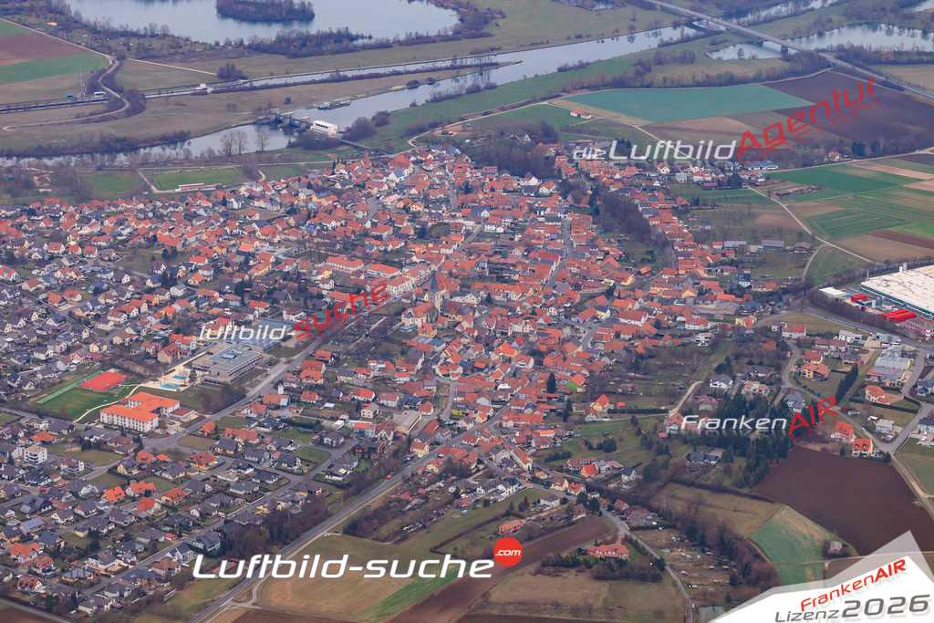 Das Luftbild der Stadt Knetzgau wurde 2018 vom Flugzeug heraus erstellt (keine Drohne) Aufnahmehöhe ca.400 Meter- hohe Auflösung für beste Druck-Qualität