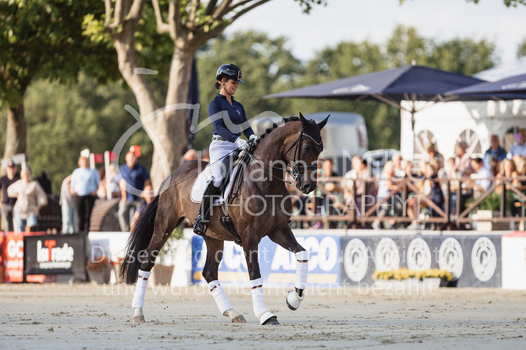 230728_BHO_Showprogramm-538 | Deine schönsten Turniermomente als professionelle Fotos! Entdecke hochwertige Pferdesport-Fotografie im Online-Shop. Jetzt Fotos finden & bestellen!