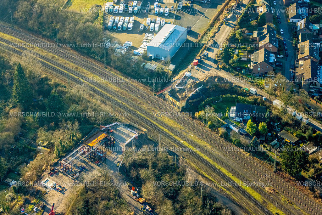 Duisburg241202199 | Luftbild, Baustelle Brückenbau An der Cölve über Eisenbahngleise, Moers-Schwafheim, Moers, Ruhrgebiet, Nordrhein-Westfalen, Deutschland
