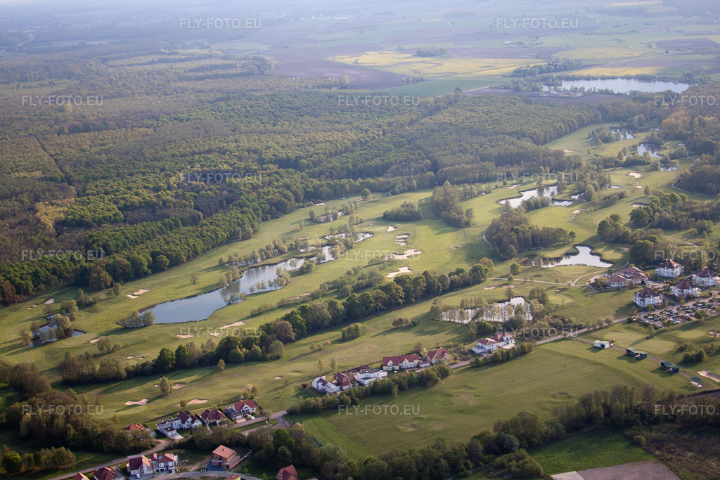 Vue aérienne: Club de golf de Baden-Baden Soufflenheim à Soufflenheim dans le département Bas Rhin, France. Photo: IMG_39486.jpg prise le 14/04/2011 par Werner Riehm/FLY-FOTO.euRésolution de l'original: 4752 x 3168 px