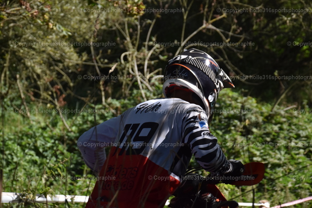 DSC_0086 | Sportfotografie , Motorsport, Motoross, Reitsport, Mointainbike, Enduro,
Landschaft , Outdoor, Eventfotografie, Landschaft, Bilder online bestellen - Realisiert mit Pictrs.com