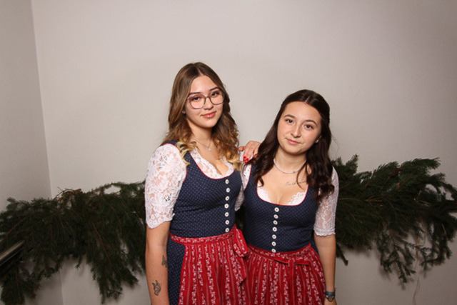 FotoKastl_Kathrein_Tanz_Goldbrunnhof_20231117_0087 | Vermietung und Verleih von Fotobox mit Drucker in Kärnten, Völkermarkt, Klagenfurt, Wolfsberg, St. Veit, Villach. Für ihre Hochzeit, Polterabend, Geburtstagsfeier, Firmen Feier, Weihnachtsfeier. Anlieferung oder Selbstabholung mit Drucker  Fotos digital - Realisiert mit Pictrs.com