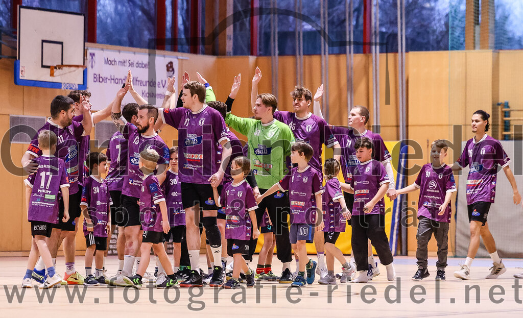2024-12-14_003_SpVgg_Altenerding_gegen_MTV_Pfaffenhofen | Erding, Deutschland, 14.12.2024:Handball, Bezirksoberliga Männer 2024 / 2025, 10. Spieltag, SpVgg Altenerding gegen MTV Pfaffenhofen, Endergebnis: 32:30Christian Loris (SpVgg Altenerding, #11), Sebastian Forster (SpVgg Altenerding, #13), Niklas Fleps (SpVgg Altenerding, #17)Foto: Christian Riedel / fotografie-riedel.net