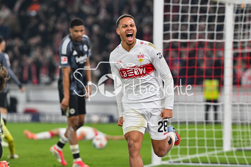 VfB Stuttgart - SG Eintracht Frankfurt | STUTTGART, GERMANY - 13. JANUARY: Jubel der Stuttgarter nach dem Treffer zum 3-2 durch Nikolas NARTEY (VfB Stuttgart 28) / Tor / Torschuetze / Freude / Happy während dem Bundesligamatch zwischen dem VfB Stuttgart und der SG Eintracht Frankfurt am 17. Spieltag in der MHP-Arena / DFL REGULATIONS PROHIBIT ANY USE OF PHOTOGRAPHS AS IMAGE SEQUENCES AND/OR QUASI-VIDEO