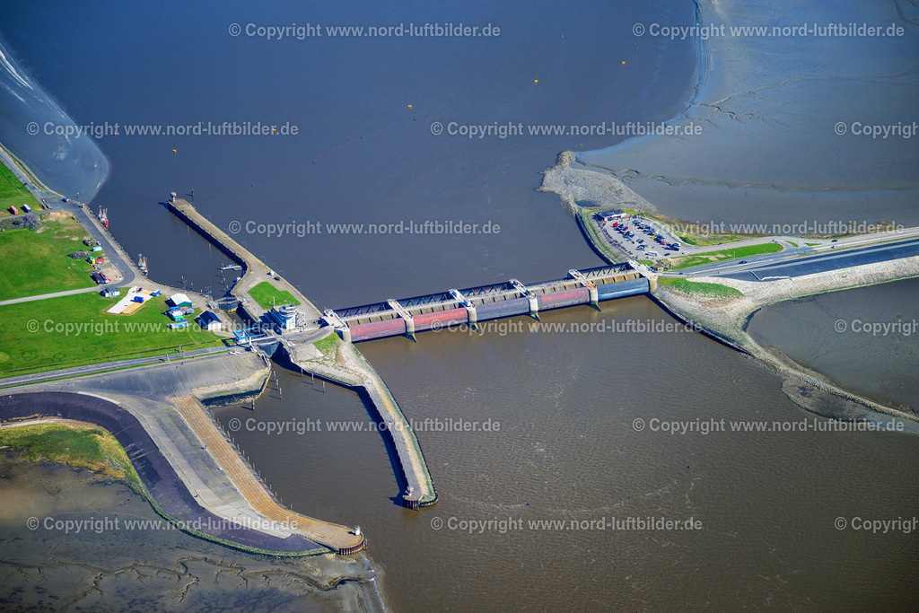 Eider_Sperrwerk_ELS_9548300423 | WESSELBURENERKOOG 30.04.2023 Sperrwerk- Schleusenanlagen Eider-Sperrwerk der WSV Wasser- und Schifffahrtsverwaltung des Bundes in Wesselburenerkoog im Bundesland Schleswig-Holstein. Weiterführende Informationen bei: Wasser und Schifffahrtsverwaltung des Bundes (WSV). // Lockage of the Eider-Sperrwerk in Wesselburenerkoog in the state Schleswig-Holstein. Further information at: Wasser und Schifffahrtsverwaltung des Bundes (WSV). Foto: Martin Elsen