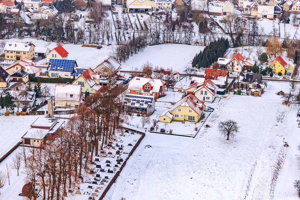 Luftbild: Friedhof bei Schnee in Dierbach im Bundesland Rheinland-Pfalz in Deutschland. Foto: IMG_23669.jpg vom 16.01.2010 durch Werner Riehm/FLY-FOTO.de
