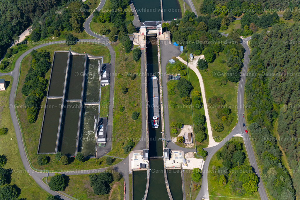 4050734 | MüHLHAUSEN 02.09.2021 Schleusenanlagen am Ufer der Wasserstraße der Donau im Ortsteil Bachhausen in Mühlhausen im Bundesland Bayern, Deutschland. Weiterführende Informationen bei: Wasserstraßen- und Schifffahrtsamt Donau MDK. // Locks - plants on the banks of the waterway of the of the river Danube in the district Bachhausen in Muehlhausen in the state Bavaria, Germany. Further information at: Wasserstrassen- und Schifffahrtsamt Donau MDK. Foto: Gerhard Launer