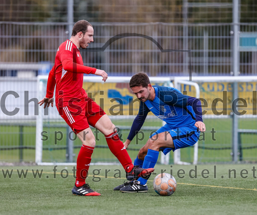 2024-02-24_061_FC_Langengeisling_gegen_FC_Walkertshofen | Erding, Deutschland, 24.02.2024:
Fußball, Bezirksliga Oberbayern Ost 2023 / 2024, Testspiel, FC Langengeisling gegen FC Walkertshofen, Endergebnis: 5:3

Florian Hermann (FC Walkertshofen, #2), Lucas Seeholzer (FC Langengeisling, #2)

Foto: Christian Riedel / fotografie-riedel.net