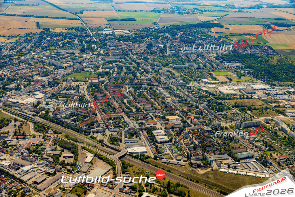 Stadt Schönebeck von Oben- Die Luftaufnahme wurde 2025 vom UL-Flugzeug heraus erstellt ( keine Drohnenaufnahme ) - Hochauflösende Luftaufnahme - für Wandbilder und großformatige Ausdrucke geeignet. Das besondere Geschenk!Hier alle&nbsp;Infos zur Lizenzierung der LuftaufnahmeWir fliegen auch dieses Jahr wieder in Ihre Region um Luftbilder zu erstellen.- Luftbild anfragen