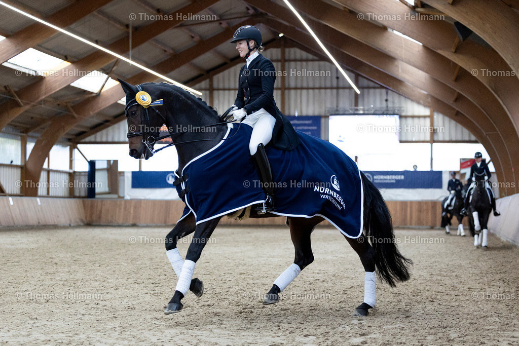 TH_210 Greta Busacker (GER)_ Frieda NRW_32352 | 210 Greta Busacker&nbsp;(GER), Frieda NRW beim Reitturnier Guxhagen-Dörnhagen 2025 am 10.10.25 in Dörnhagen, Reit- u. Fahrverein