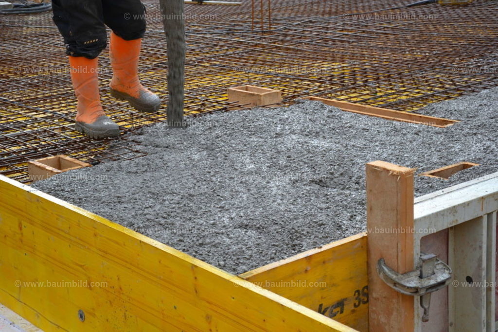 bib-lg04-betonarbeiten-0322 | Nach LV-Leistungsgruppen sortierte Detailfotos über den Bau eines Hauses. Alle Hausbau-Bilder direkt vom Urheber und Autor der Website Haus-Selber-Bauen.com