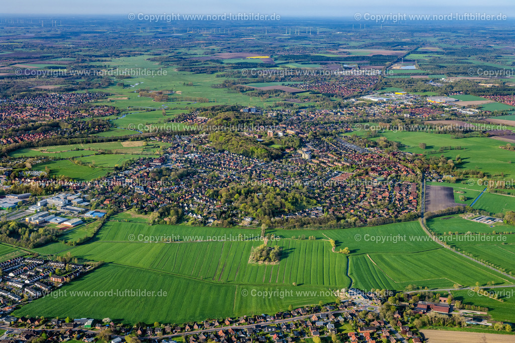 Stade_Hohenwedel_ELS_4389010523 | STADE 01.05.2023 Stadtgebiet " Hohenwedel " mit Blick in die Schwinge Wiesen im Morgendunst in Stade im Bundesland Niedersachsen, Deutschland. // City area "Hohenwedel" with a view of the Schwinge meadows in the morning haze in Stade in the state Lower Saxony, Germany. Foto: Martin Elsen