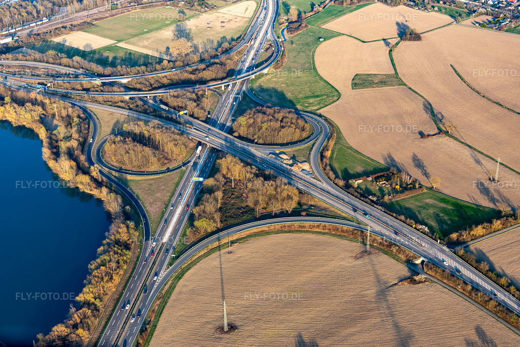 Luftbild: A65-B10 Anschlußstelle Wörther Kreuz im Ortsteil Maximiliansau in Wörth im Bundesland Rheinland-Pfalz in Deutschland. Foto: IMG_131031.jpg vom 22.03.2022 durch Werner Riehm/FLY-FOTO.de