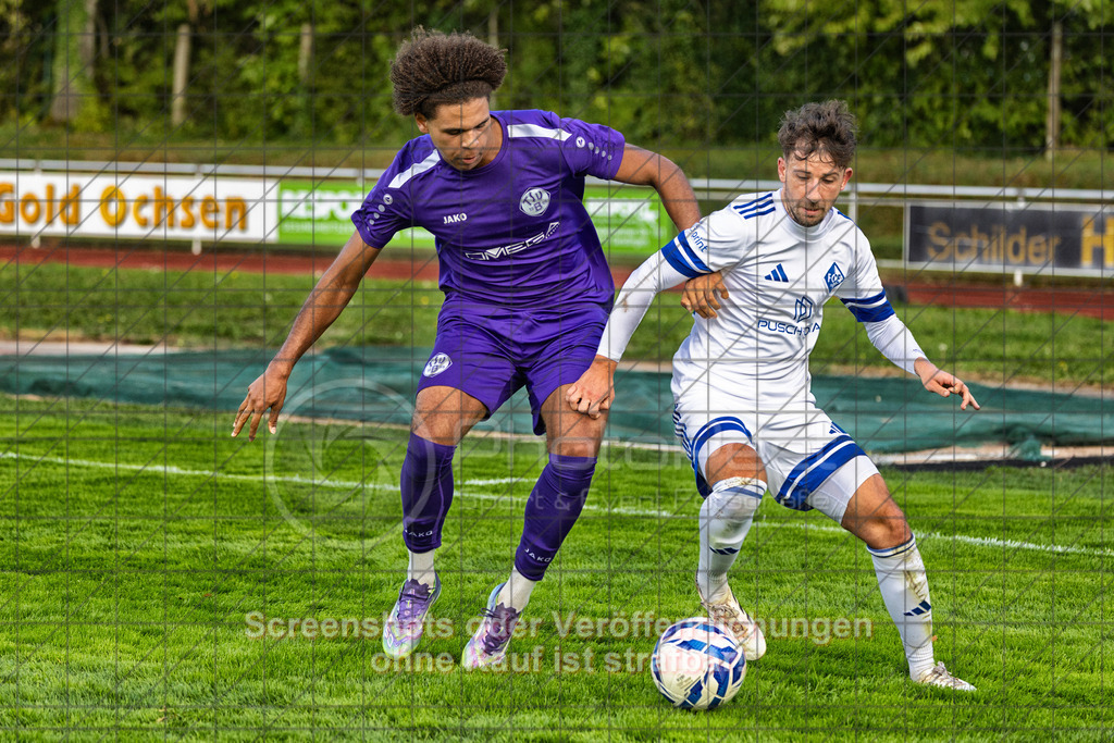 20261010_154939_0213-Bearbeitet_(c)_by_PhotoPeet | Kevin Gromer (1.FC Eislingen #22)1.FC Eislingen (weiß) vs. TSV Bernhausen (lila), Fussball, Landesliga 2 - wfv, 11. Spieltag, Saison 2026/2027, Rasenplatz, Eichbachstation, Haldenstraße, 73054 Eislingen, 10.10.2026 - 15:30 Uhr,Foto: PhotoPeet / Sport- &amp; Eventfotografie / Peter Harich