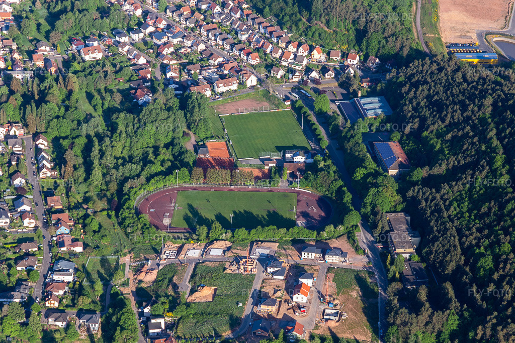 Luftbild: SC 1919 Hauenstein Fußballverein in Hauenstein im Bundesland Rheinland-Pfalz in Deutschland. Foto: IMG_131397.jpg vom 14.05.2022 durch Werner Riehm/FLY-FOTO.deWWW.SC-HAUENSTEIN.DE