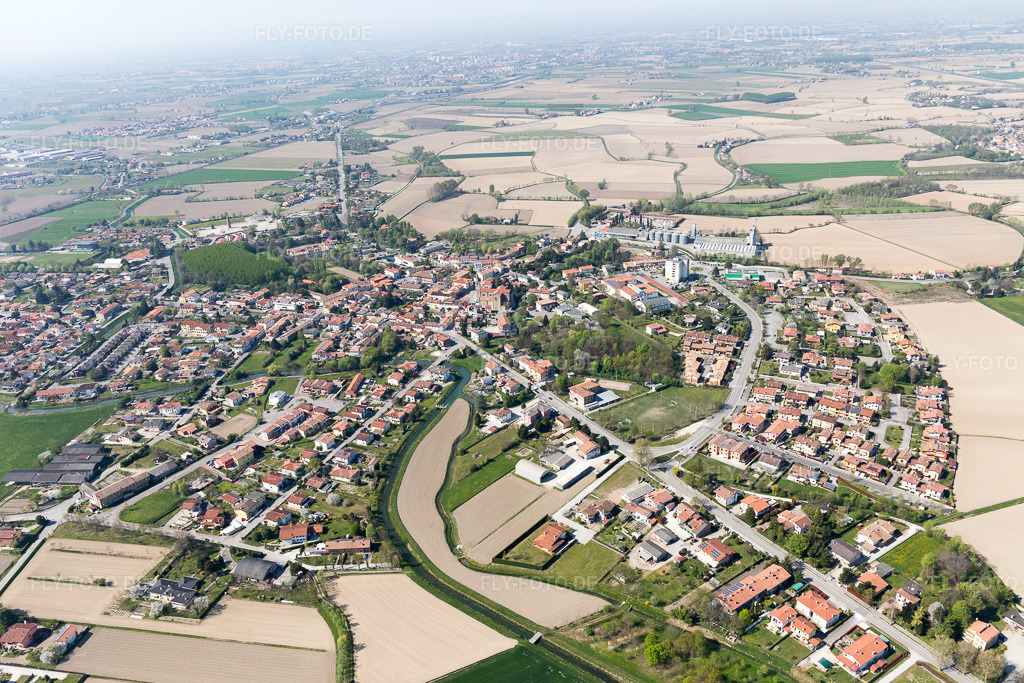 Luftbild: Ortsansicht in Fossalta di Portogruaro im Bundesland Venetien in Italien. Foto: IMG_098147.jpg vom 03.04.2017 durch Werner Riehm/FLY-FOTO.de