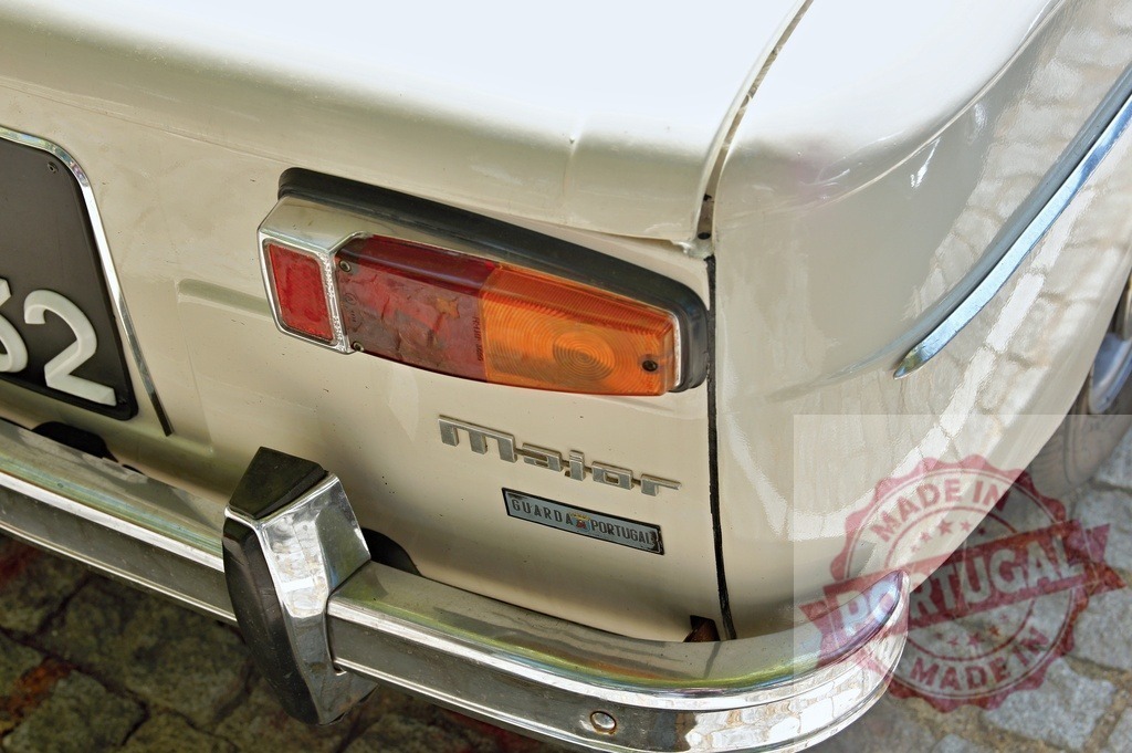 Close-up of Taillight and Bumper of Renault 8 Major in Portugal | Detail of vintage Renault 8 Major car, showing taillight, bumper, and Guarda Nacional Republicana sticker - Realisiert mit Pictrs.com
