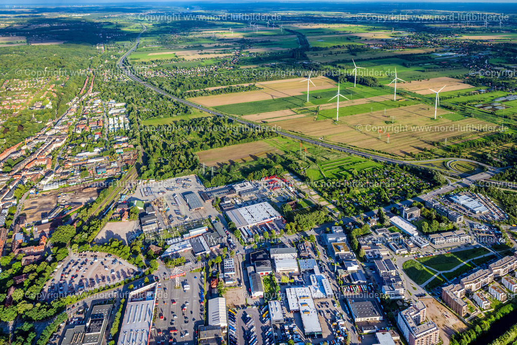 Hamburg_Bergedorf_ELS_9444090823 | HAMBURG 04.08.2023 Landwirtschaftlich genutzte Felder als Planungsfläche und Entwicklungsgebiet " Gewerbegebiet Bergedorf " in Hamburg, Deutschland. // Agricultural fields as planning area and development area " Gewerbegebit Bergedorf " in Hamburg, Germany. Foto: Martin Elsen