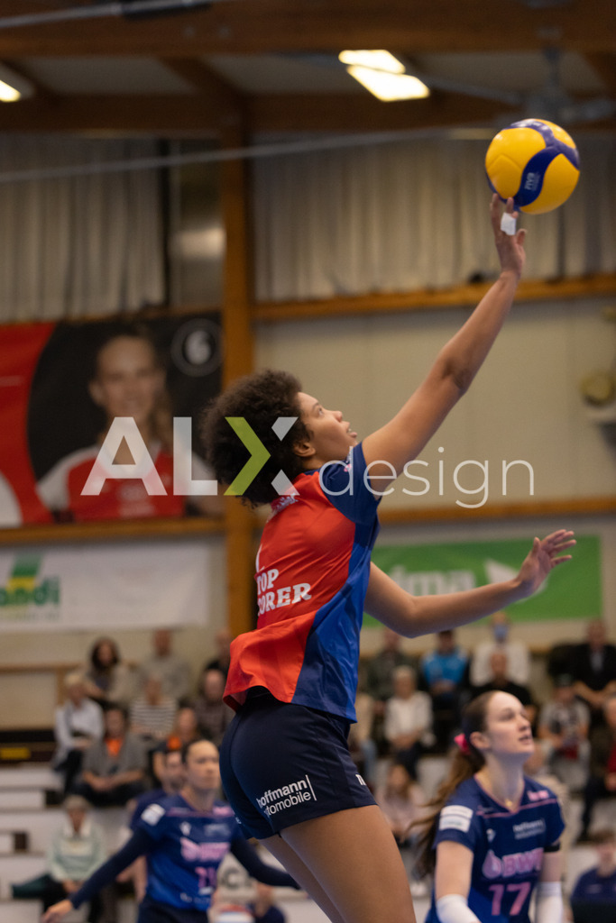 Volleyball I Frauen I Saison 2025-2026 I Volleyball NLA | Women I 1/2 Finals I  VC Kanti Schaffhausen - Sm'Aesch Pfeffingen I 07.03.2026 | 23 Emma Ellis (USA) (Sm'Aesch Pfeffingen) – Diagonalangriff - Realisiert mit Pictrs.com