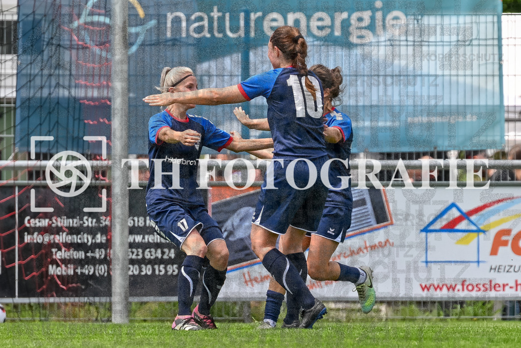 GER, FC Hauingen - SV Waldhaus, Frauen-Fussball, Rothaus Bezirkpokal, Finale, Saison 2024/2025, 29.05.2025 | Alexandra Gäbler (FC Hauingen, #17), Larissa Zimmermann (FC Hauingen, #10)GER, FC Hauingen - SV Waldhaus, Frauen-Fussball, Rothaus Bezirkpokal, Finale, Saison 2024/2025, 29.05.2025Foto: TH Fotografie/Thomas Hess