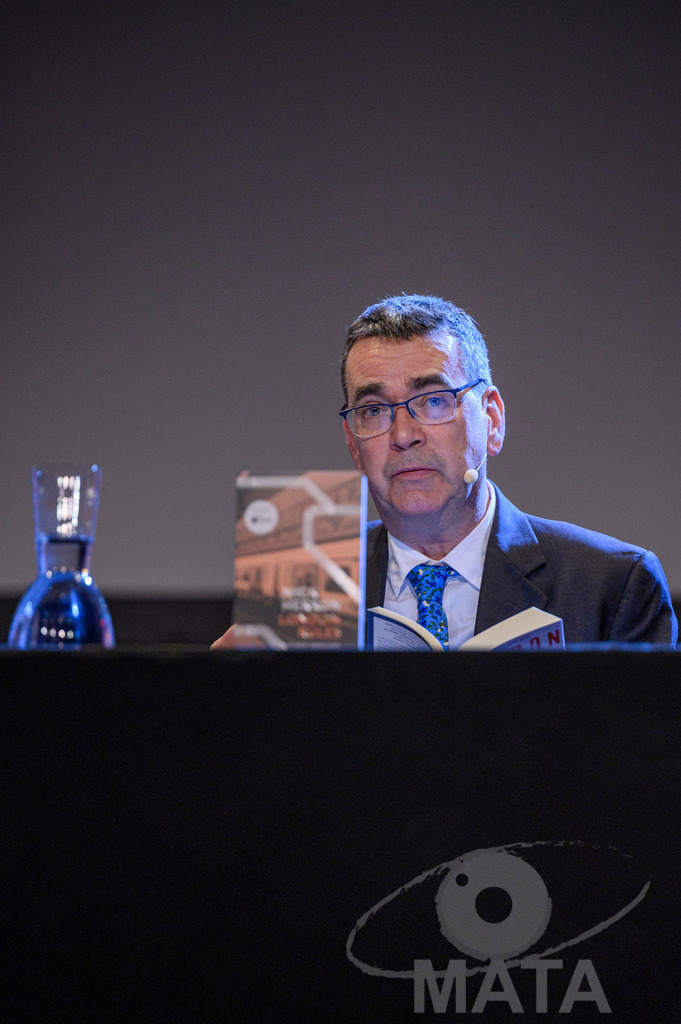 _DWA5373 | Mick Herron bei der lit.Cologne 2023 Veranstaltung 'Mick Herron erklärt die London Rules' im Ostermann-Saal. Köln, 08.03.2023 - Realisiert mit Pictrs.com