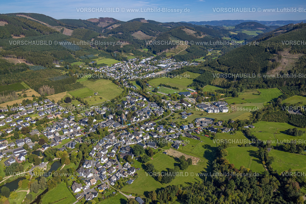 Lennestadt230909920Saalhausen | Luftbild, Ortsansicht Ortsteil Saalhausen, Waldgebiet mit Waldschäden, Kirche St. Jodokus, Baustelle am Fluss Lenne, Saalhausen, Lennestadt, Sauerland, Nordrhein-Westfalen, Deutschland