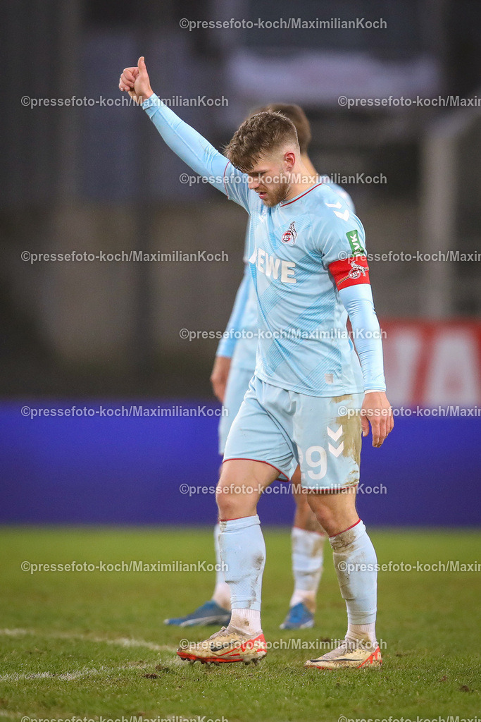 RWE06012401064 | 06.01.2024, Essen, Fußball, Herren, Stadion an der Hafenstraße, Testspiel, Rot-Weiss Essen – 1. FC Köln:  Torjubel nach dem 4:4 Ausgleich durch Jan Thielmann (1.FC Köln). 
DFB regulations prohibit any use of photographs as image sequences and or quasi-video.