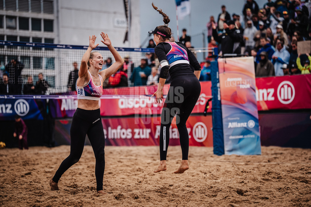 Beachvolleyball | Frauen | Allianz German Beach Tour 2025 | Tourstop Berlin | 23.08.2025 | v.l. Tabea Schwarz und Lisa-Sophie Kotzan jubeln