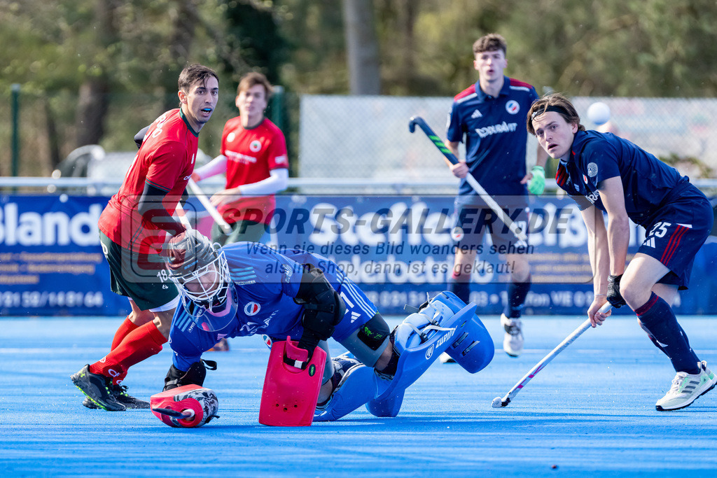HK_20240323_109940 | 1. Bundesliga Hockey Herren Crefelder HTC - Mannheimer HC am 23.3.2024 Crefelder HTC  Hüttenallee, Krefeld , Adrian Rafi Torwart ( Mannheimer HC #21 ) , Martin Ignacio Ferreiro ( Crefelder HTC #18 ) , Moritz Himmler ( Mannheimer HC #25 )
