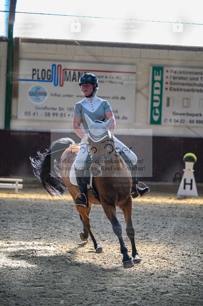 Reitturnier Voxtrup | Entdecke hochwertige Reitturnierfotos von Foto Oger. Professionell, emotional und authentisch – jetzt Lieblingsmomente im Shop bestellen. - Realisiert mit Pictrs.com