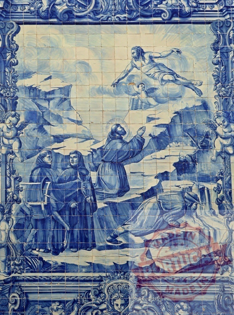 Azulejo panel depicting Saint Francis receiving stigmata | Blue azulejo panel illustrating Saint Francis of Assisi receiving the stigmata from Christ - Realisiert mit Pictrs.com