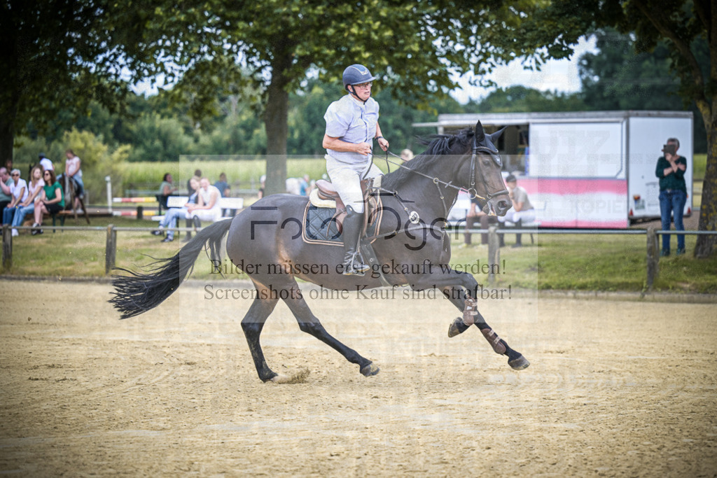 DOS_0720 | Entdecke hochwertige Reitturnierfotos von Foto Oger. Professionell, emotional und authentisch – jetzt Lieblingsmomente im Shop bestellen.Deutschlandweite Turnierfotografie. - Realisiert mit Pictrs.com