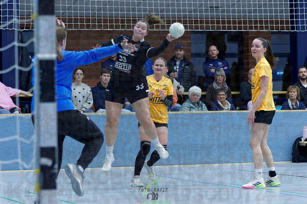 Handball Frauen Oberliga Mitte, HSG Eibelshausen/Ewersbach - HSG Lumdatal | Handball Frauen Oberliga Mitte, HSG Eibelshausen/Ewersbach - HSG Lumdatal am 21.02.2026 in Dietzhölztal-Steinbrücken (Sporthalle am Hammerweiher)Photo © 2026 - Jörg Heinrich - Realisiert mit Pictrs.com