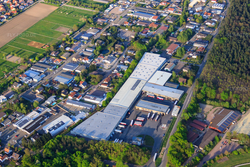 Luftbild: Hubert Eichenlaub Transporte und Spedition GmbH in Herxheim bei Landau im Bundesland Rheinland-Pfalz in Deutschland. Foto: IMG_64314.jpg vom 11.04.2014 durch Werner Riehm/FLY-FOTO.deHubert Eichenlaub Transporte und Spedition GmbH