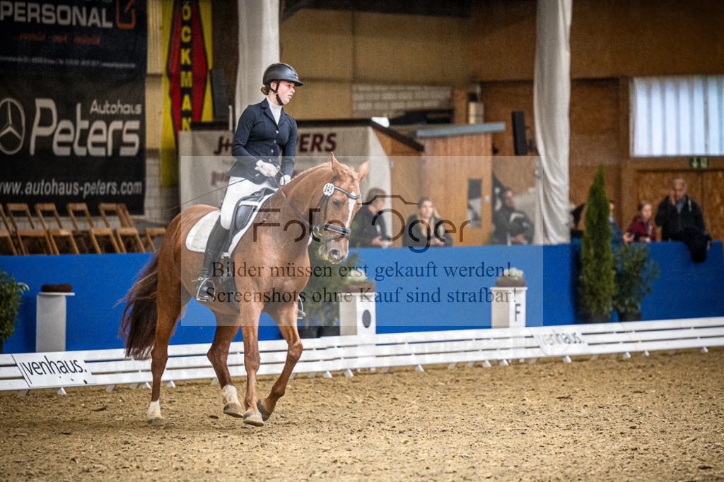 DOS_3053 | Entdecke hochwertige Reitturnierfotos von Foto Oger. Professionell, emotional und authentisch – jetzt Lieblingsmomente im Shop bestellen.Deutschlandweite Turnierfotografie. - Realisiert mit Pictrs.com
