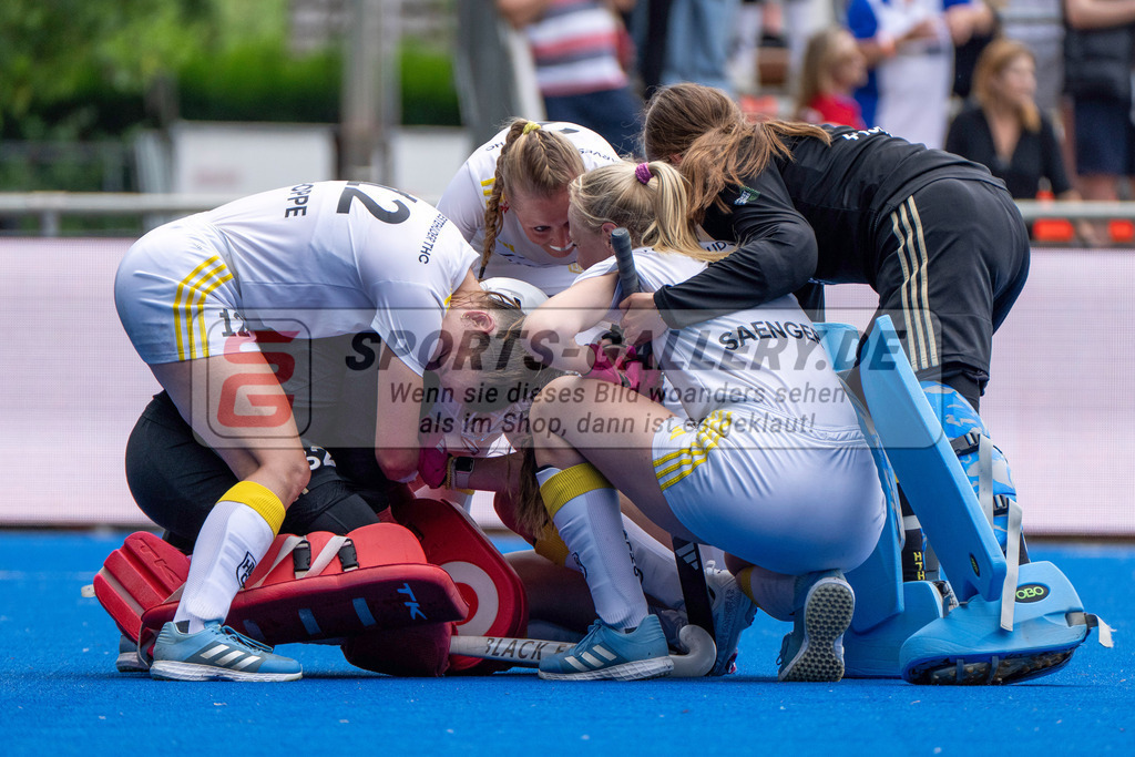 Final4_20250531-1223-HK107597 | Krefeld, Deutschland, 31.05.2025:  Feldhockey Final4 2025 – „Deutsche Feldhockey-Meisterschaften 2025“ im Gerd-Wellen-Hockeyanlage am 31.05.2025 in Krefeld, Deutschland. (Foto von Kramhöller/Fehrmann/Kaste)Krefeld, Germany, 31.05.2025: Feldhockey Final4 2025 – „Deutsche Feldhockey-Meisterschaften 2025“ in Gerd-Wellen-Hockeyanlage at 31.05.2025 in Krefeld, Deutschland. (Foto from Kramhöller/Fehrmann/Kaste)