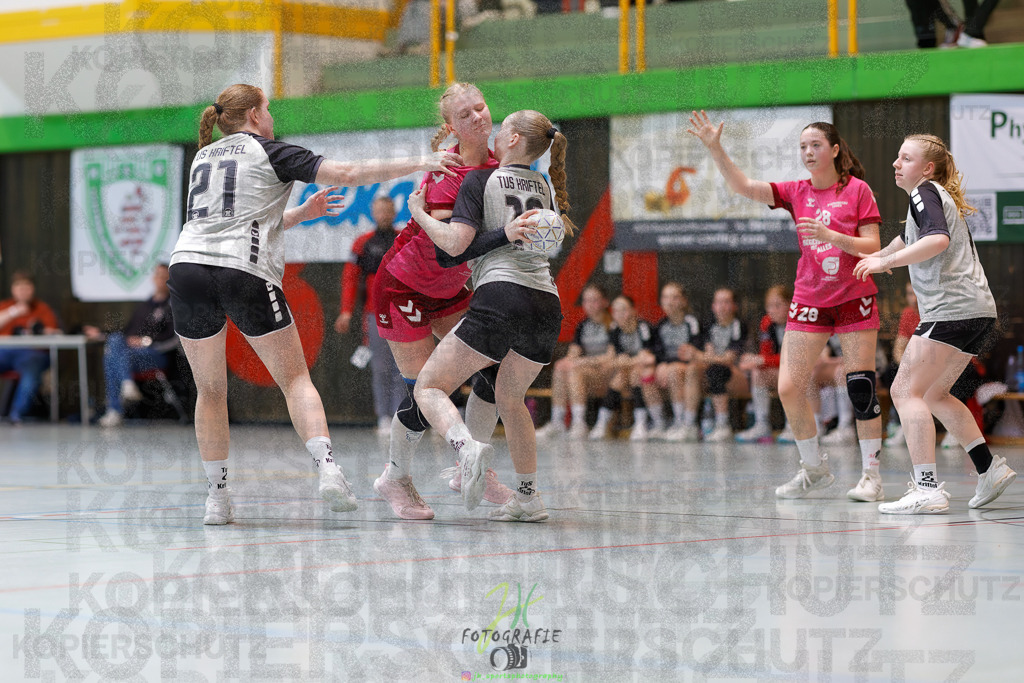 Hessenmeisterschaft wJC - Spiel um Platz 3; TuS Kriftel - SG Schenklengsfeld | Hessenmeisterschaft wJC - Spiel um Platz 3; TuS Kriftel - SG Schenklengsfeld am 22.03.2025 in Biedenkopf (Sporthalle Lahntalschule)Photo © 2025 - Jörg Heinrich - Realisiert mit Pictrs.com