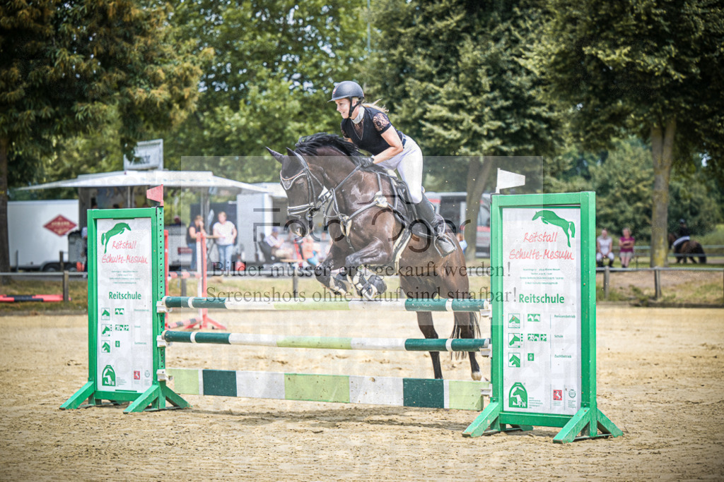 DOS_8122 | Entdecke hochwertige Reitturnierfotos von Foto Oger. Professionell, emotional und authentisch – jetzt Lieblingsmomente im Shop bestellen.Deutschlandweite Turnierfotografie. - Realisiert mit Pictrs.com