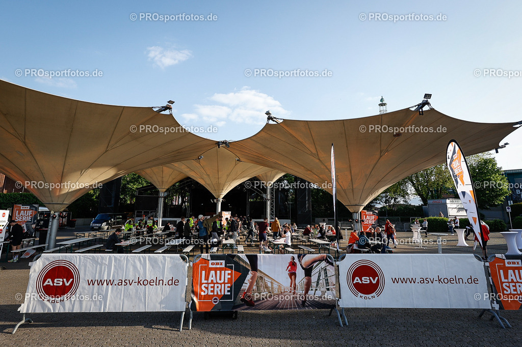 20. OBI Nachtlauf des ASV Koeln, 17.05.2023 | Koeln, 17.05.2023: Impressionen vom 20. OBI Nachtlauf des ASV Koeln rund um den Tanzbrunnen. Foto: Beautiful Sports Pressefotoagentur (www.beautiful-sports.com)