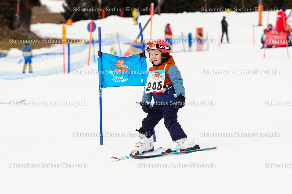 SRF_02.01.2026_0348 | Skirennfotos,Serfaus,Fiss,Ladis,Kinderskirennen,Winter,Tirol,Oberland,skirace,SFL,feelfree,weil wir's genießen,ski,Ski,skifahren,Sonnenplateau, - Realisiert mit Pictrs.com