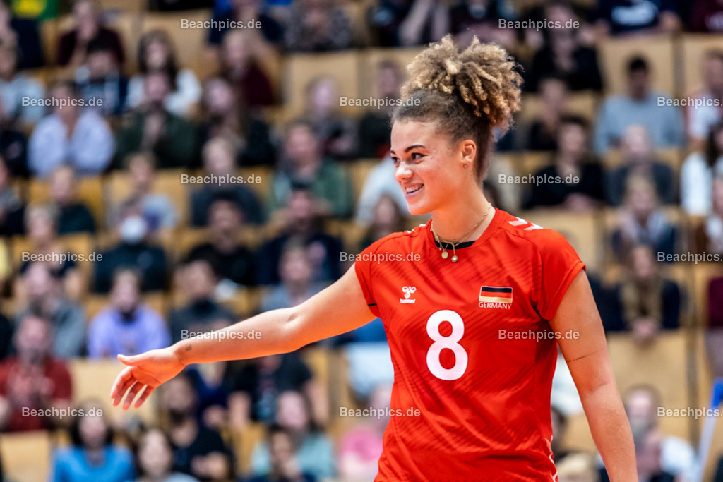 2022-00063394-Testspiel-Deutschland-Brasilien | Kimberly DREWNIOK #8 (Diagonal) GER, 17.09.2022; Berlin Foto: Gerold Rebsch - www.beachpics.de
