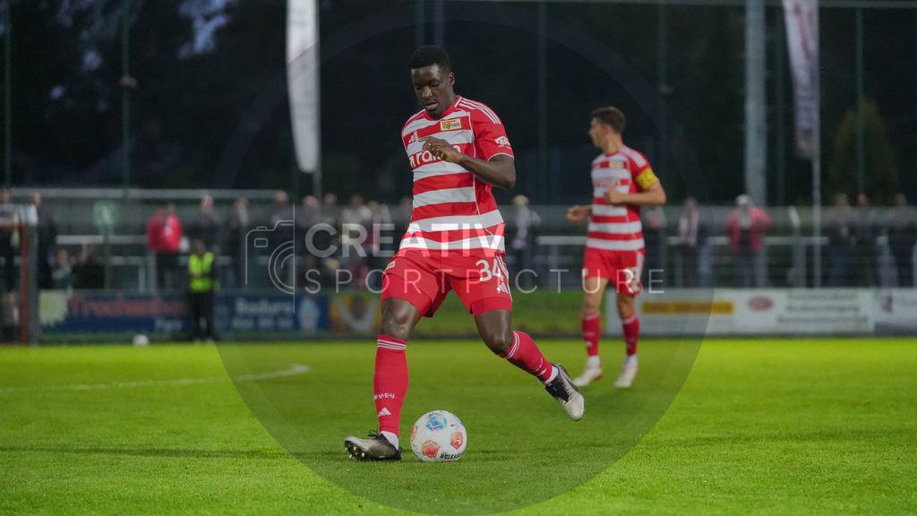 Fußball, Herren, Saison 2025/2026, Testspiel, Freundschaftsspiel, FSV 63 Luckenwalde vs. 1.FC Union Berlin, Mittwoch 08.10.2025, Werner-Seelenbinder-Stadion Luckenwalde, | Fußball, Herren, Saison 2025/2026, Testspiel, Freundschaftsspiel, FSV 63 Luckenwalde vs. 1.FC Union Berlin, Mittwoch 08.10.2025, Werner-Seelenbinder-Stadion Luckenwalde, Im Bild: Stanley Nsoki (Union) - Realisiert mit Pictrs.com