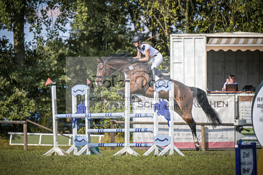 DOS_0167 | Entdecke hochwertige Reitturnierfotos von Foto Oger. Professionell, emotional und authentisch – jetzt Lieblingsmomente im Shop bestellen.Deutschlandweite Turnierfotografie. - Realisiert mit Pictrs.com