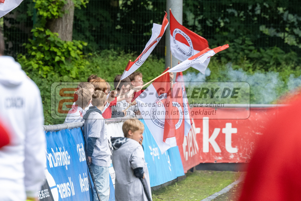 SFE_20250524_0044 | Köln, Deutschland, 24.05.2025:  Hockey 1. Bundesliga Herren Rot-Weiss Köln - Mannheimer THC im KTHC Stadion Rot-Weiss Köln Tennis and Hockey Club am 24.05.2025 in Köln, Deutschland. (Foto von Stephan Fehrmann)Köln, Germany, 24.05.2025: Hockey 1. Bundesliga Herren Rot-Weiss Köln - Mannheimer THC in KTHC Stadion Rot-Weiss Köln Tennis and Hockey Club at 24.05.2025 in Köln, Deutschland. (Foto from Stephan Fehrmann)
