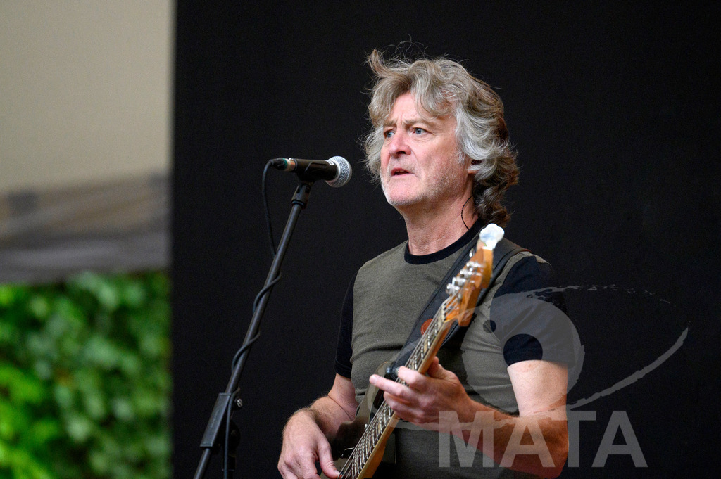 _DWA2816 | Craig Fletcher von John Lees' Barclay James Harvest live bei einem Konzert in Serenadenhof Nürnberg, 01.07.2023 - Realisiert mit Pictrs.com