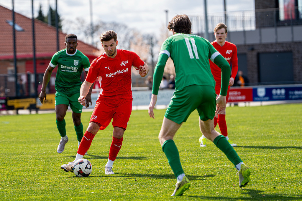 Fußball I Herren I Saison 2025-2026 I Bezirksliga Weser-Ems 4 I 26. Spieltag I VFL Oythe - SV Hansa Friesoythe I 20143 | jns.sportfotos - Realisiert mit Pictrs.com