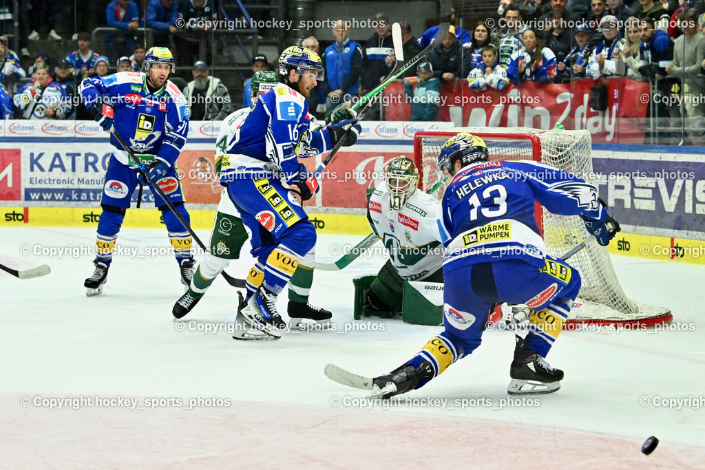 EC IDM WÄRMEPUMPEN VSV vs. FTC-TELEKOM JÉGKORONG | #13 Adam Helewka EC VSV, #16 Kevin Hancock EC VSV, #1 Bence Balizs FTC-Telekom, #91 Nick Hutchison EC VSV, EC IDM WÄRMEPUMPEN VSV vs. FTC-TELEKOM JÉGKORONG, EC IDM WÄRMEPUMPEN VSV vs. FTC-TELEKOM JÉGKORONG am 19.10.2025 in Villach (Stadthalle Villach), Austria, (Photo by Bernd Stefan)