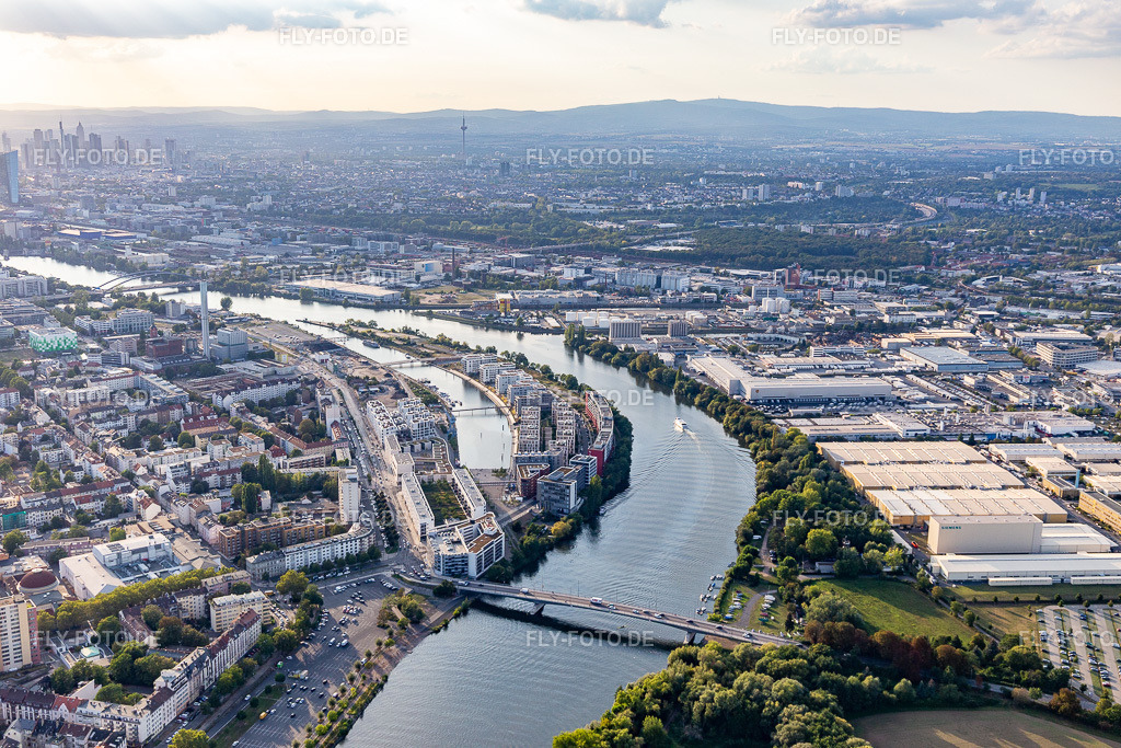 Hafeninsel | Luftbild: Hafeninsel im Ortsteil Hafen in Offenbach im Bundesland Hessen in Deutschland. Foto: IMG_117539.jpg vom 10.09.2019 durch Werner Riehm/FLY-FOTO.de - Realisiert mit Pictrs.com