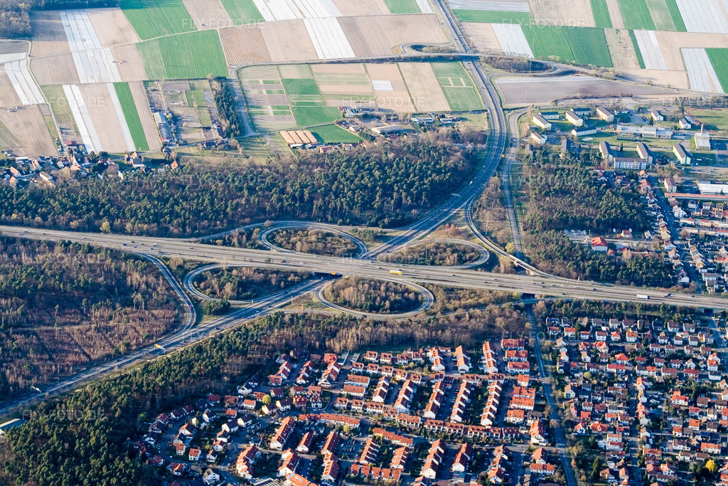 Luftbild: Autobahnkreuz Speyer der A61 mit B9 im Ortsteil Rinkenbergerhof in Speyer im Bundesland Rheinland-Pfalz in Deutschland. Foto: IMG_10035.jpg vom 29.03.2008 durch Werner Riehm/FLY-FOTO.de