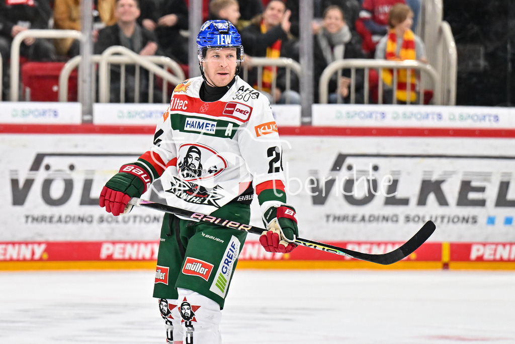 Düsseldorfer EG - Augsburger Panther | haengende Koepfe der Panther beim Spiel in Duesseldorf / T. J. TREVELYAN (Augsburger Panther #24)  / DEL: Duesseldorfer EG - Augsburger Panther, PSD Bank Dome am 22.12.2024